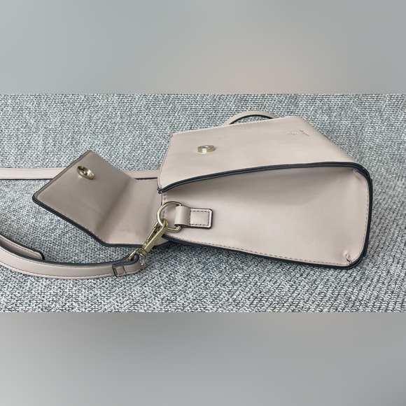 Cream Handbag with White Beaded Handle - Picture 5 of 16